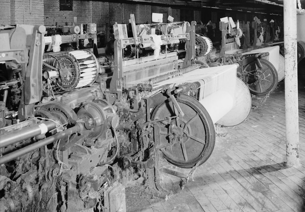 Draper Northrop loom with filling-changing battery