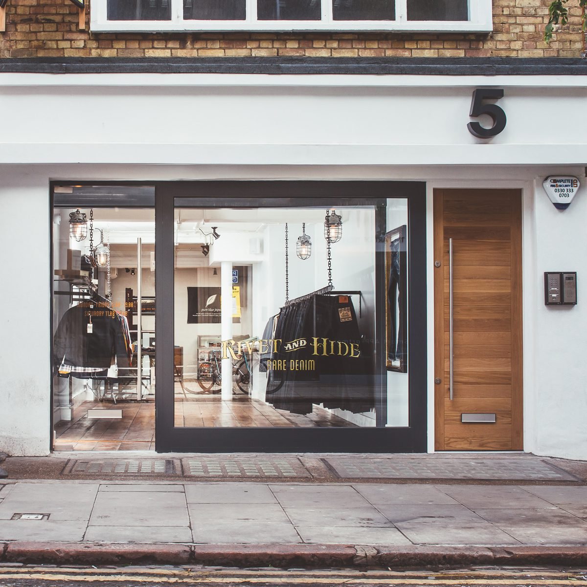 Rivet--Hide-0005-_IG