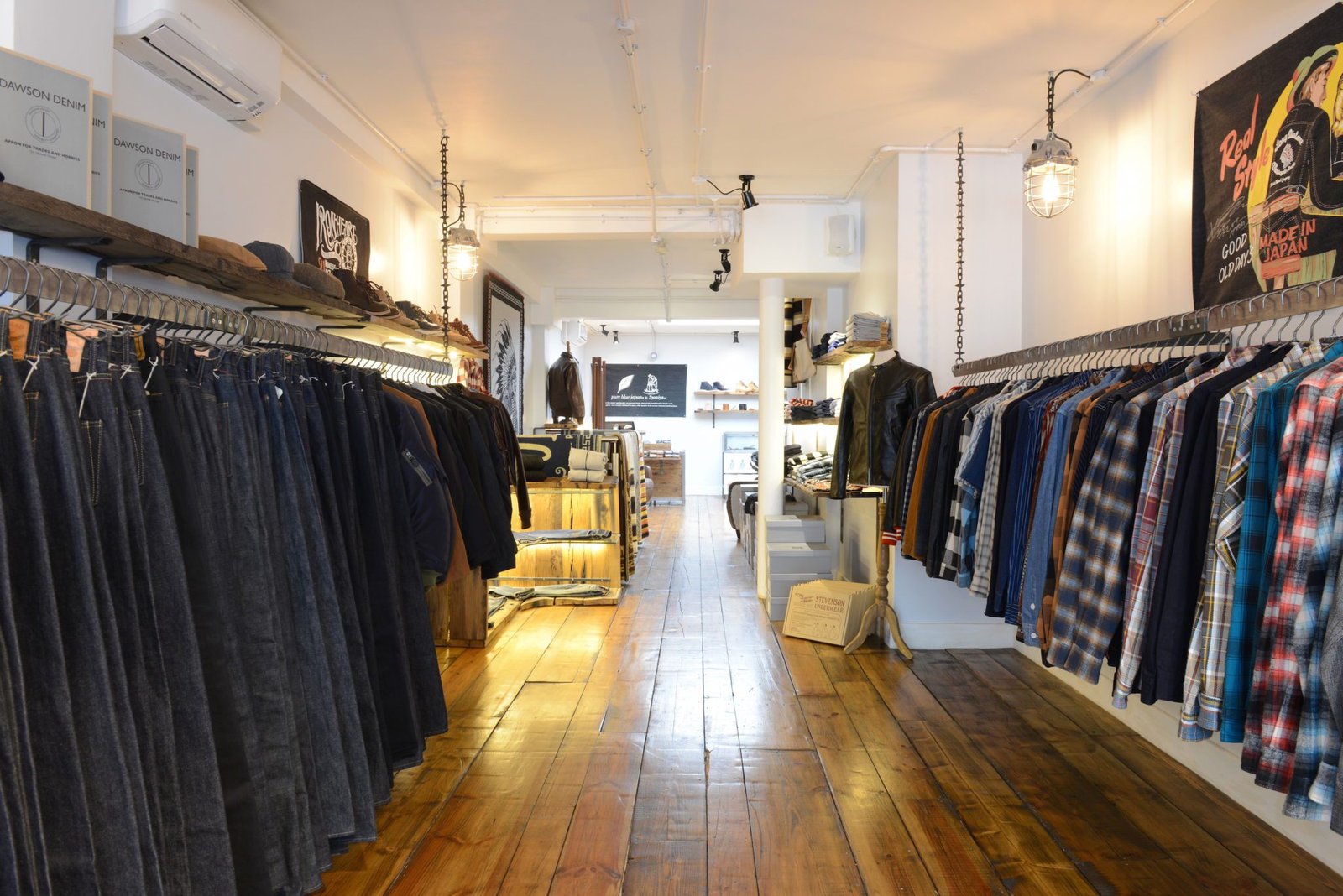 The Future of Retail: Online vs In-Store Customer Experiences