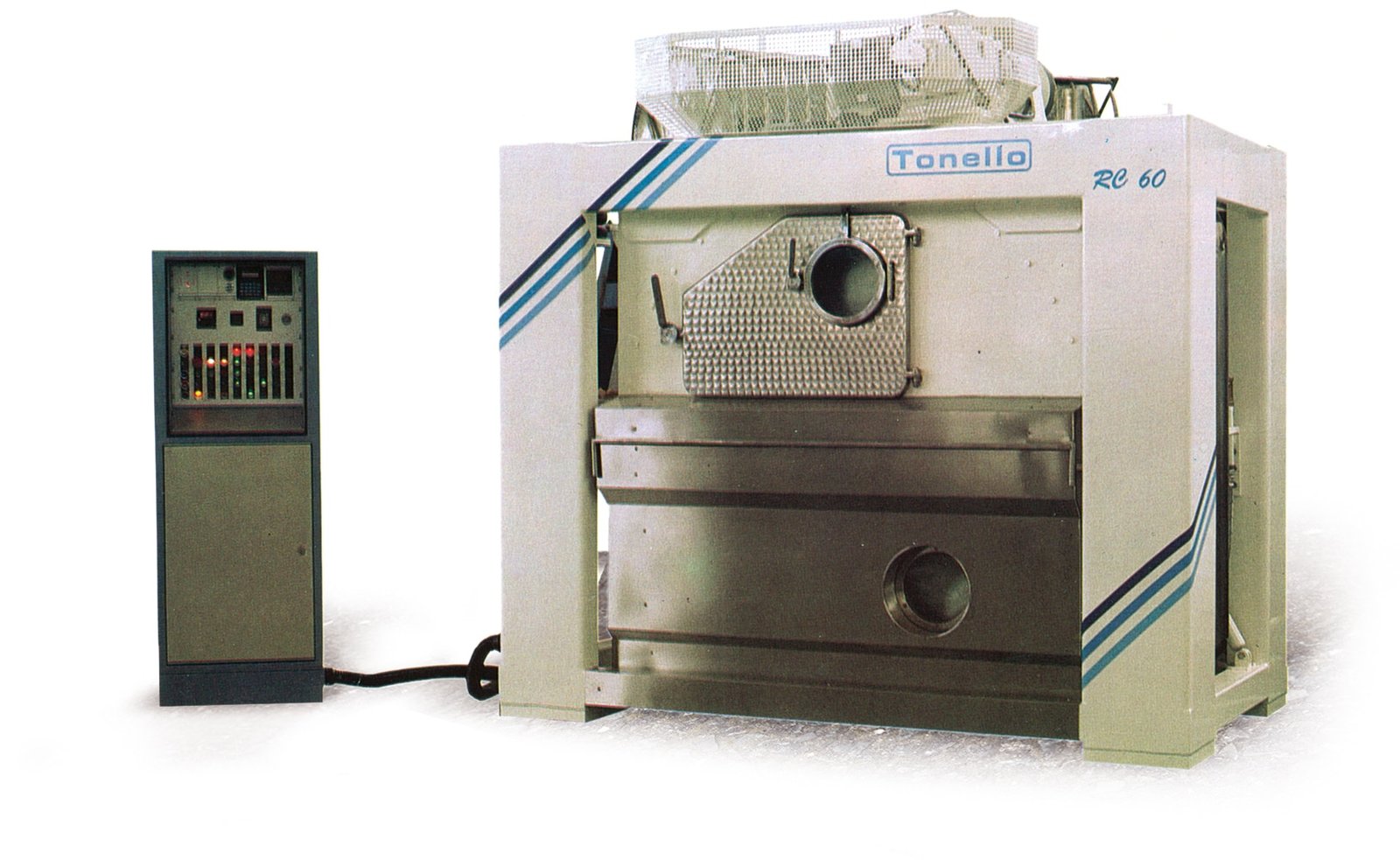 Tonello pre-washed jeans first laundry washing machine RC 60-120. © 2017 Tonello - All Rights Reserved.