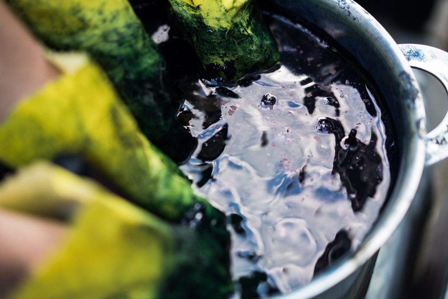 Denimhunters, Indigo, handbook, Second Sunrise, indigo dyeing, dyeing by hand, indigo dye, natural indigo,